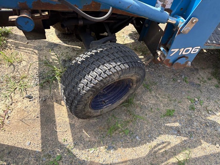new-holland-7106-image-10