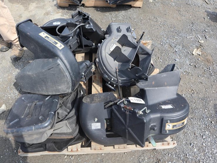 john-deere-bagger/blower-lot-image-2