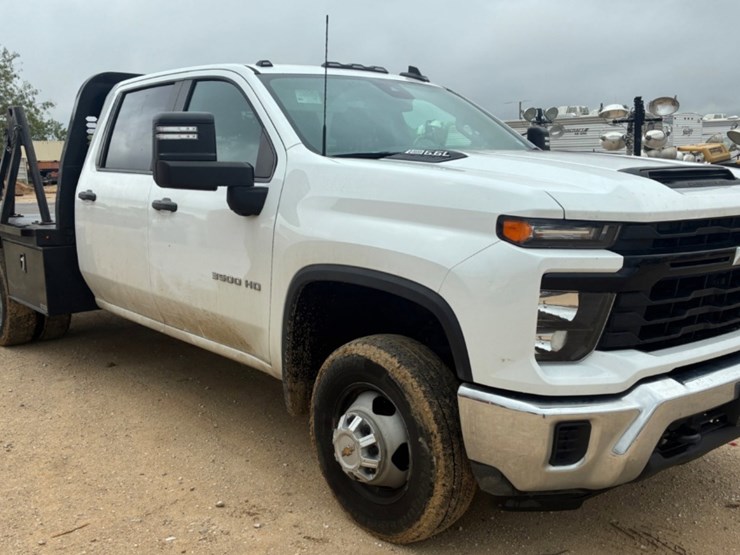 2024-chevrolet-silverado-3500hd-image-3