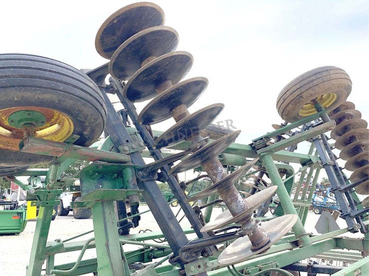 john-deere-235-image-15