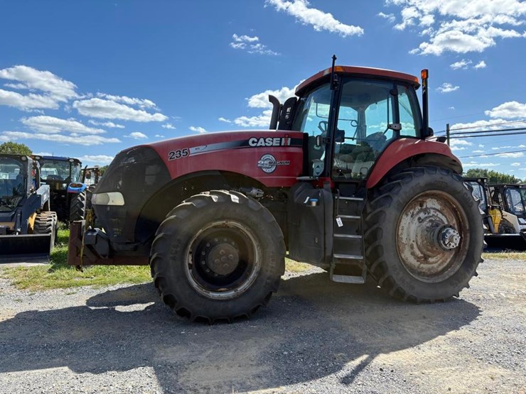 case-ih-magnum-235-image-5