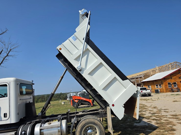 2012-peterbilt-382-image-23