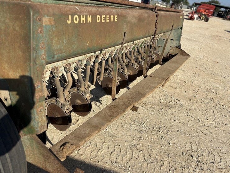 john-deere-8300-image-3