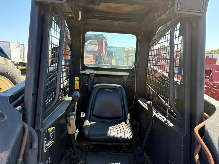 new-holland-lx885-image-10
