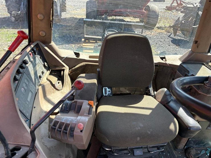 john-deere-9400-cab-image-3