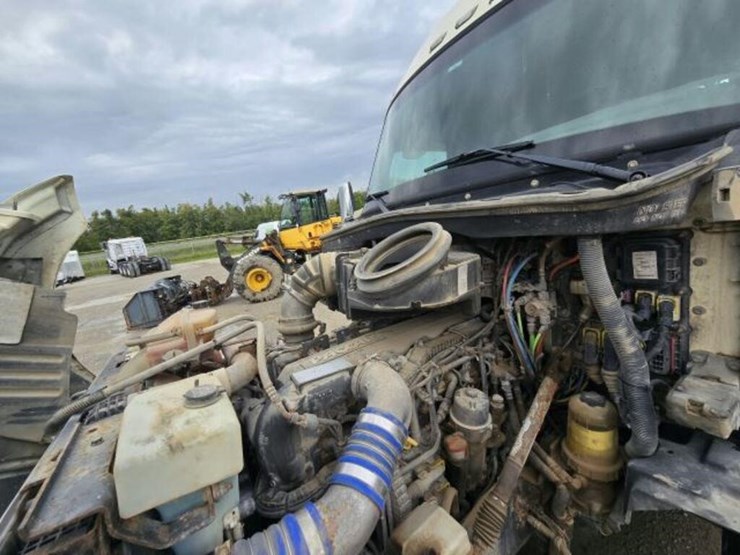 2016-kenworth-t680-image-32