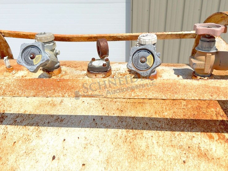 1,000-gallon-anhydrous-wagon-image-28