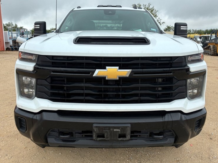 2024-chevrolet-silverado-3500hd-image-2