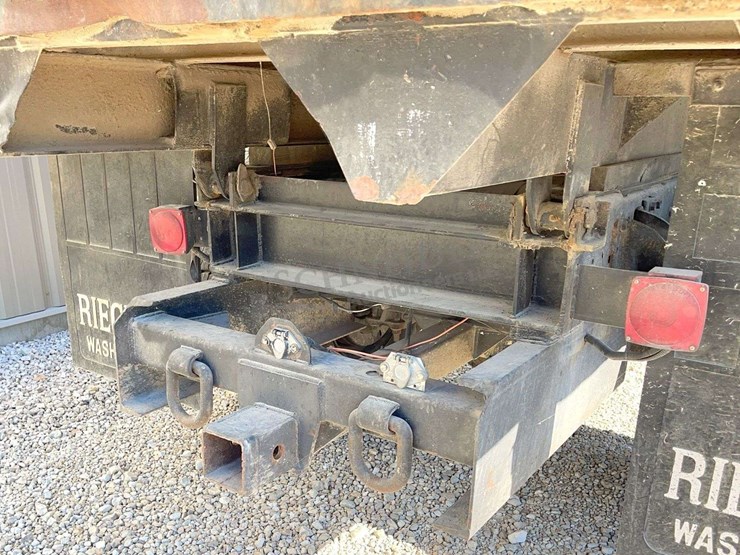 2002-chevrolet-c7500-single-axle-grain-truck-image-27