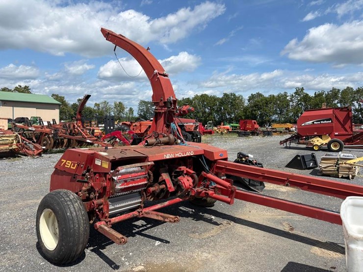new-holland-790-image-1