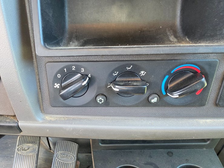 2012-peterbilt-382-image-85