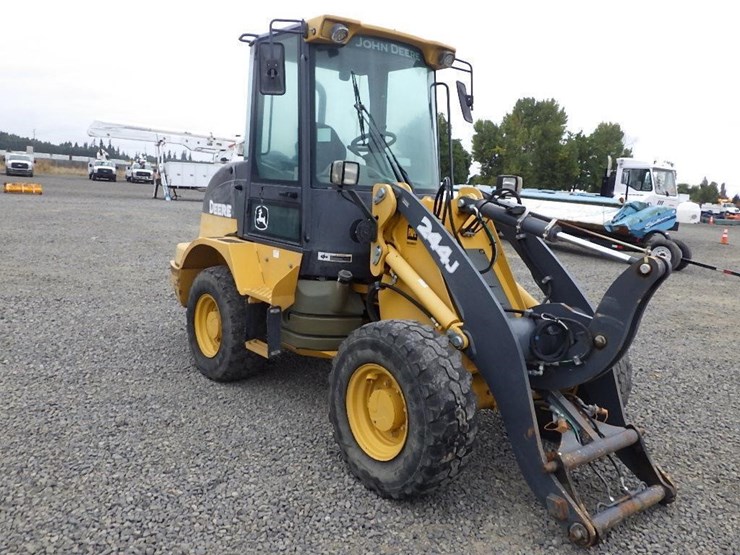2014-deere-244j-image-7
