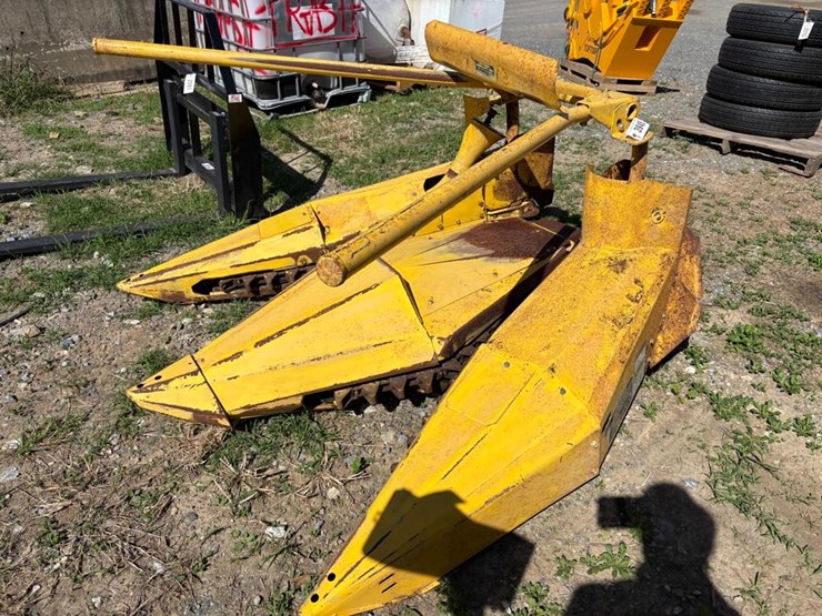 new-holland-824-image-2