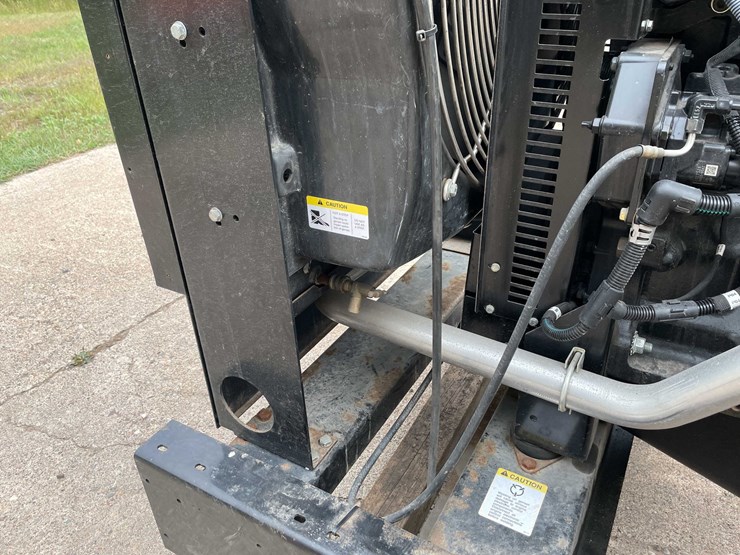 2010-john-deere-6-image-29