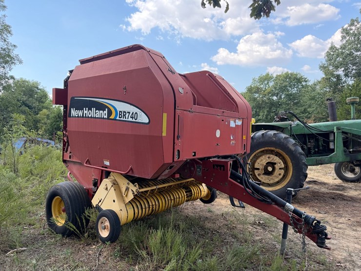 new-holland-br740a-image-2