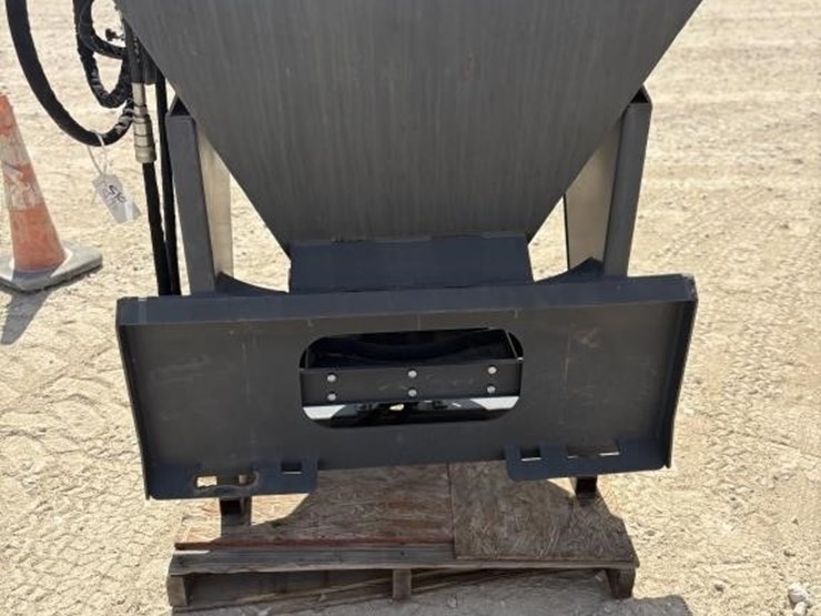 l3---wolverine-skid-steer-spreader-image-2