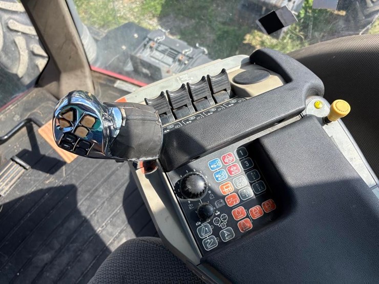 case-ih-magnum-235-image-26