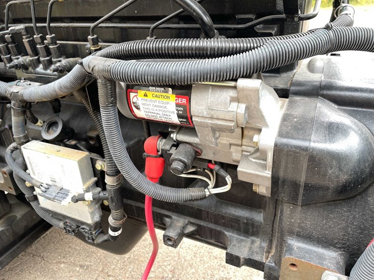 2010-john-deere-6-image-21
