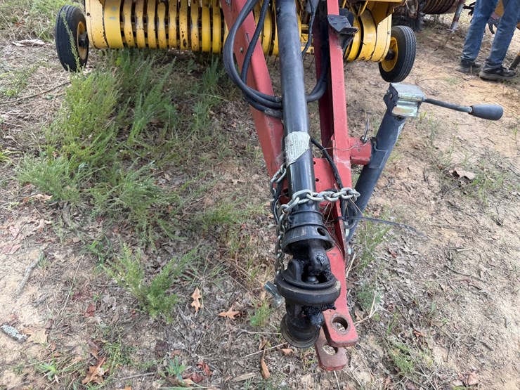 new-holland-br740a-image-30