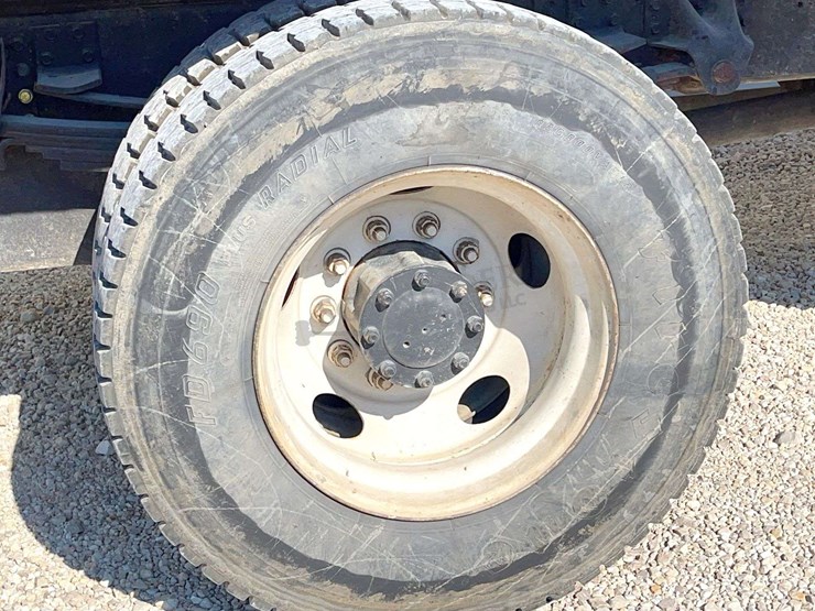 2002-chevrolet-c7500-single-axle-grain-truck-image-23