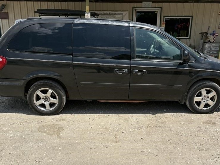 2005-dodge-grand-caravan-sxt-image-2