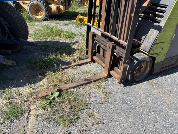 clark-esm1115-forklift-image-3