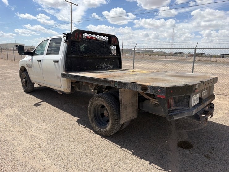 2017-dodge-ram-3500-image-7