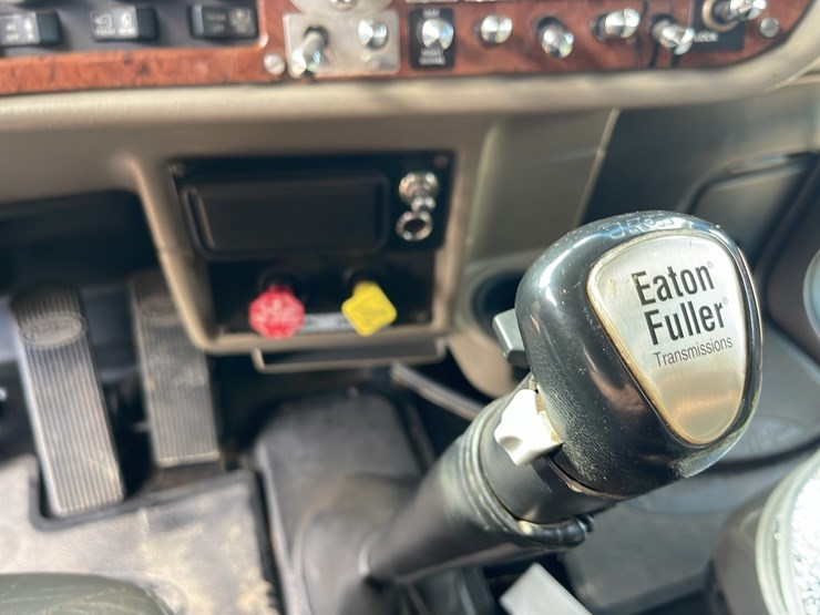 peterbilt-389-image-45