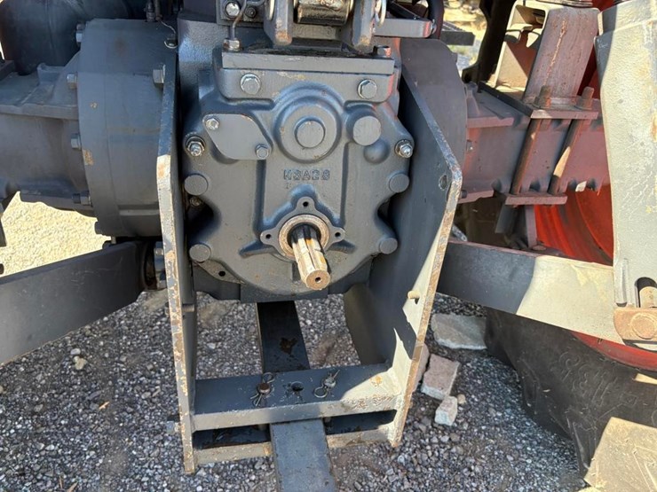 2011-kubota-m108s-image-11