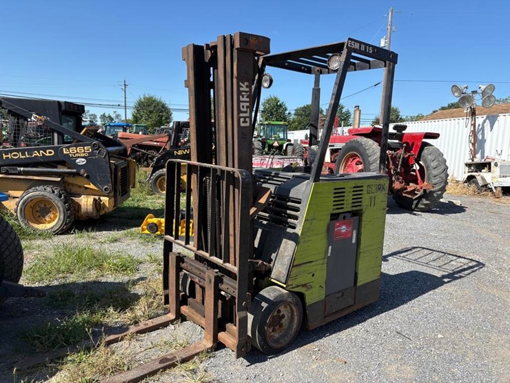 clark-esm1115-forklift-image-1