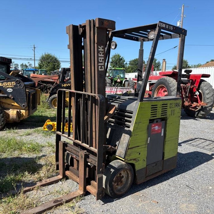 Clark ESM1115 Forklift