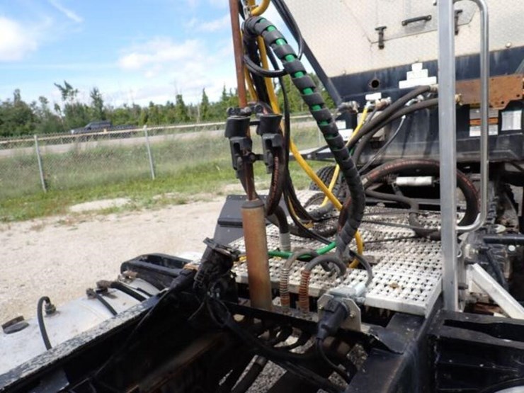 2004-peterbilt-379-image-29