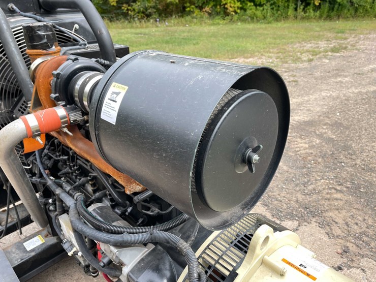 2010-john-deere-6-image-17