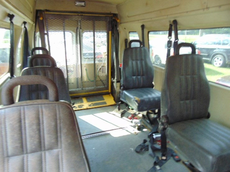 2004-ford-e350-image-4
