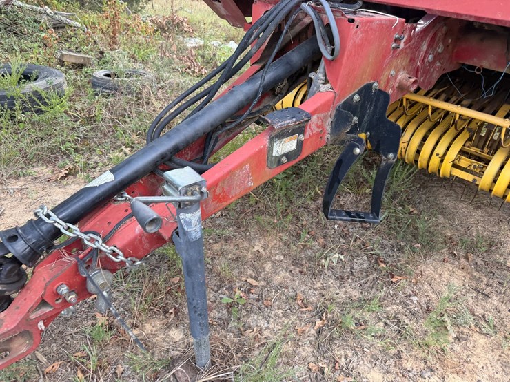 new-holland-br740a-image-28