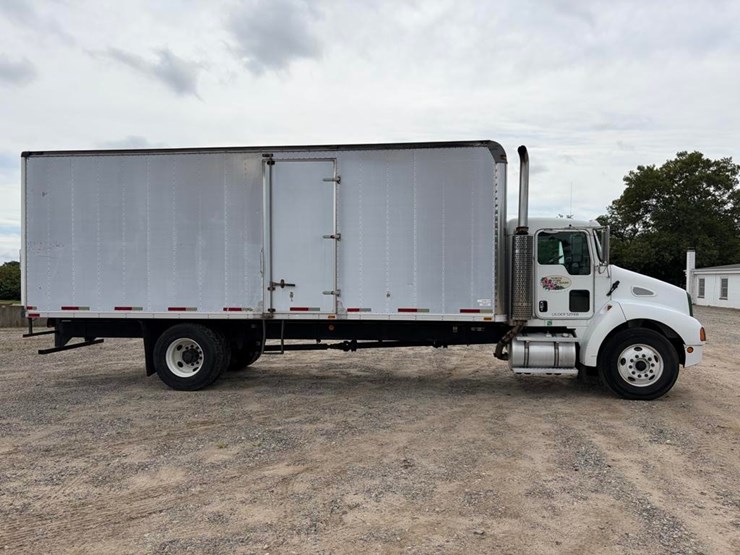 2003-kenworth-t300-image-2