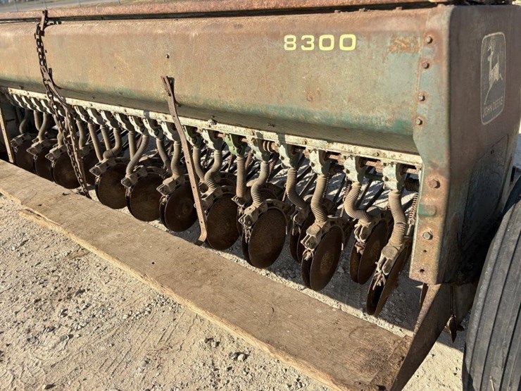john-deere-8300-image-5