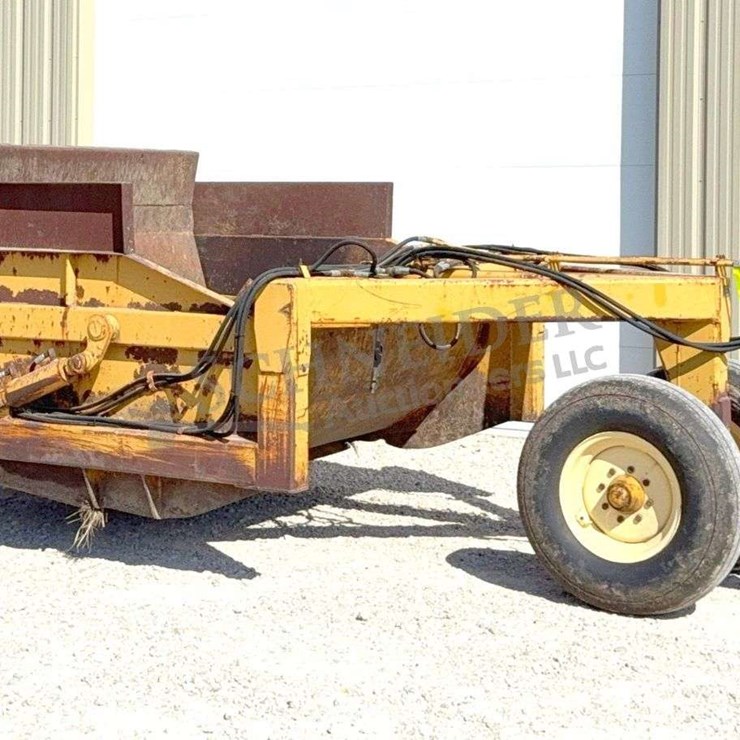 Holcomb pull type ejector scraper