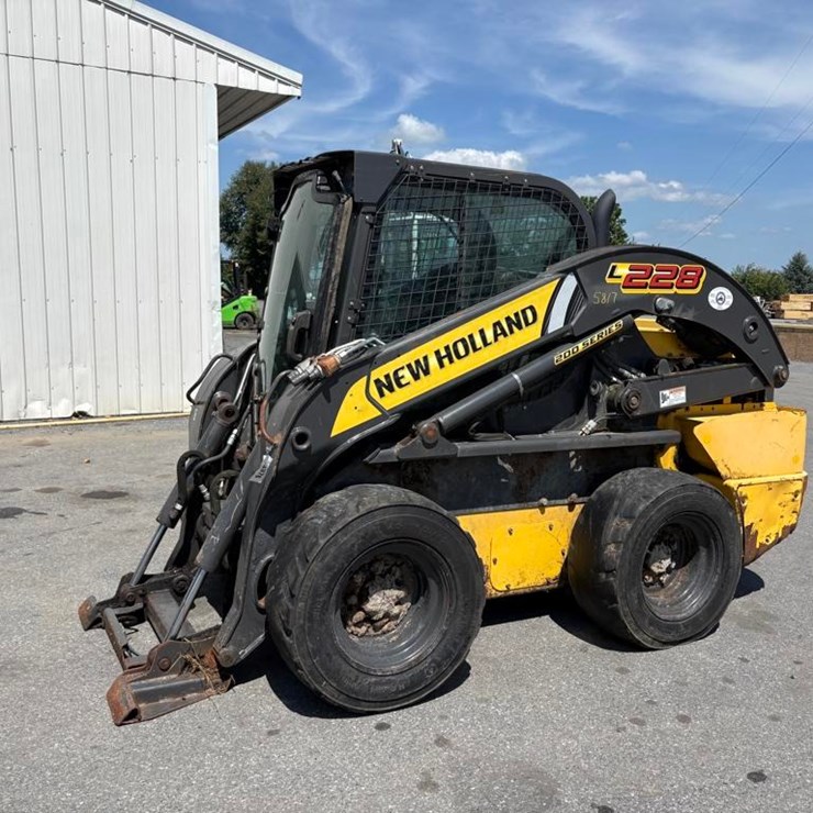 NEW HOLLAND L228