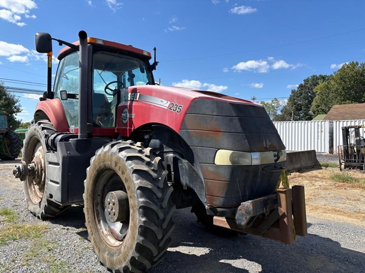 case-ih-magnum-235-image-9