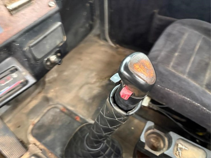 1988-peterbilt-379-image-12