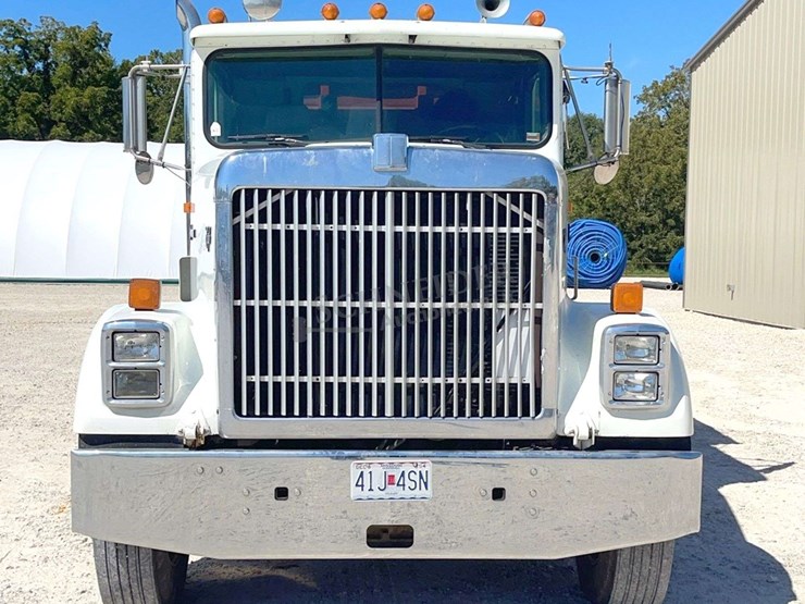1996-international-f9370-image-12