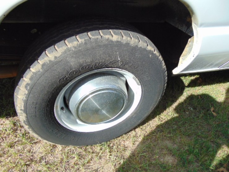 2004-ford-e350-image-3