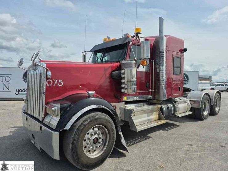 2021-kenworth-w900-image-1