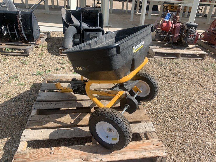yard-works-spreader-image-5