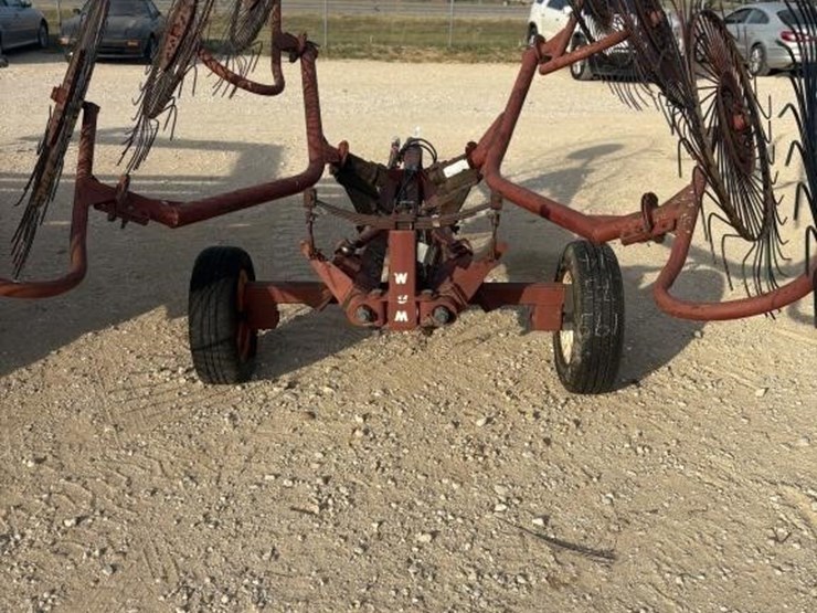l2---m&n-hay-rake-image-2