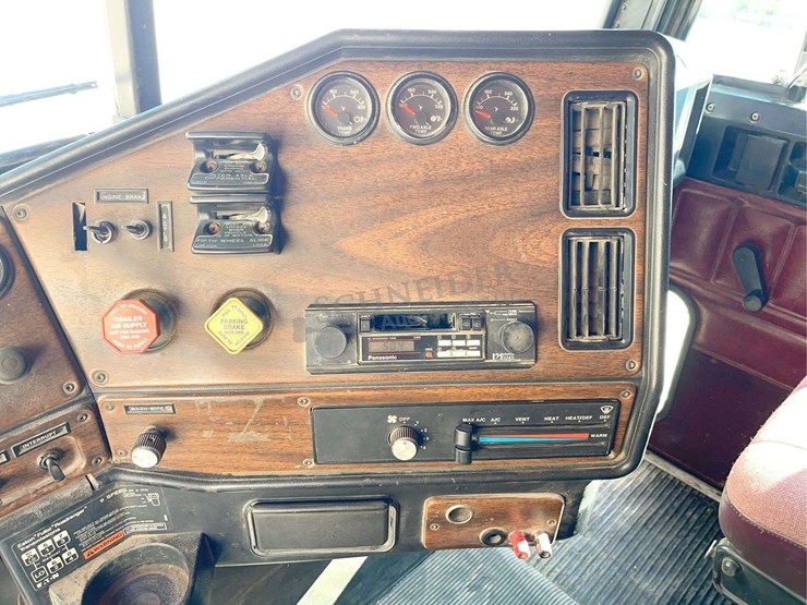 1989-freightliner-tandem-axle-grain-truck-image-42