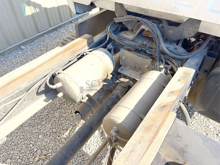 2002-chevrolet-c7500-single-axle-grain-truck-image-54