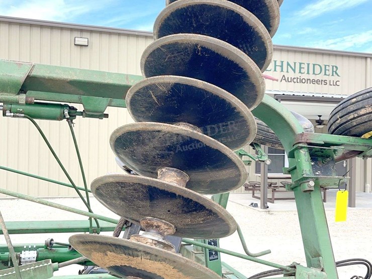 john-deere-235-image-31
