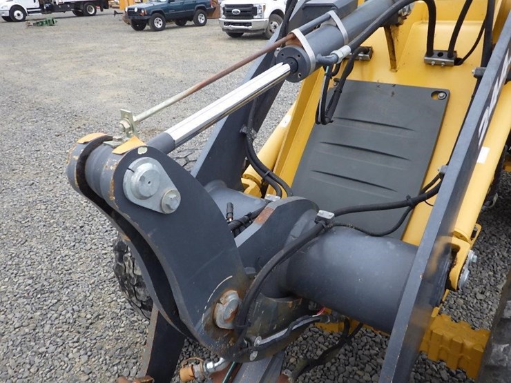 2014-deere-244j-image-10